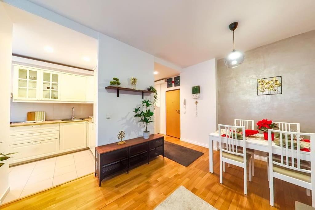 Old Town Spacious Apartment ブカレスト エクステリア 写真