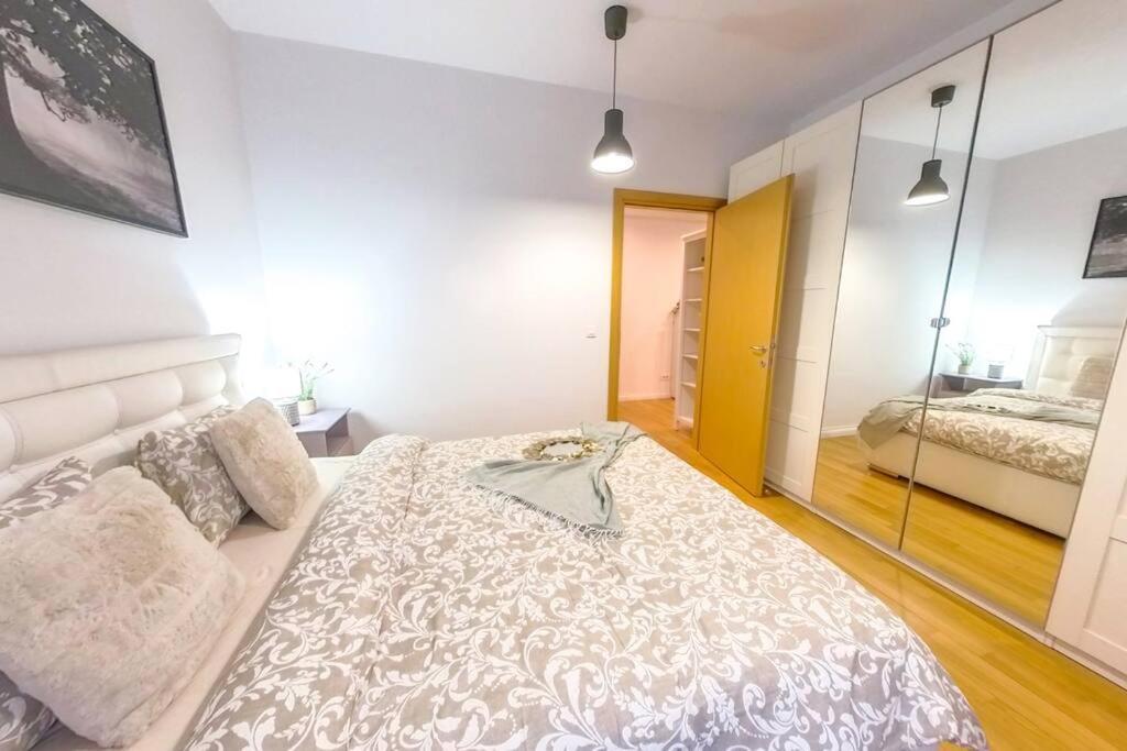 Old Town Spacious Apartment ブカレスト エクステリア 写真